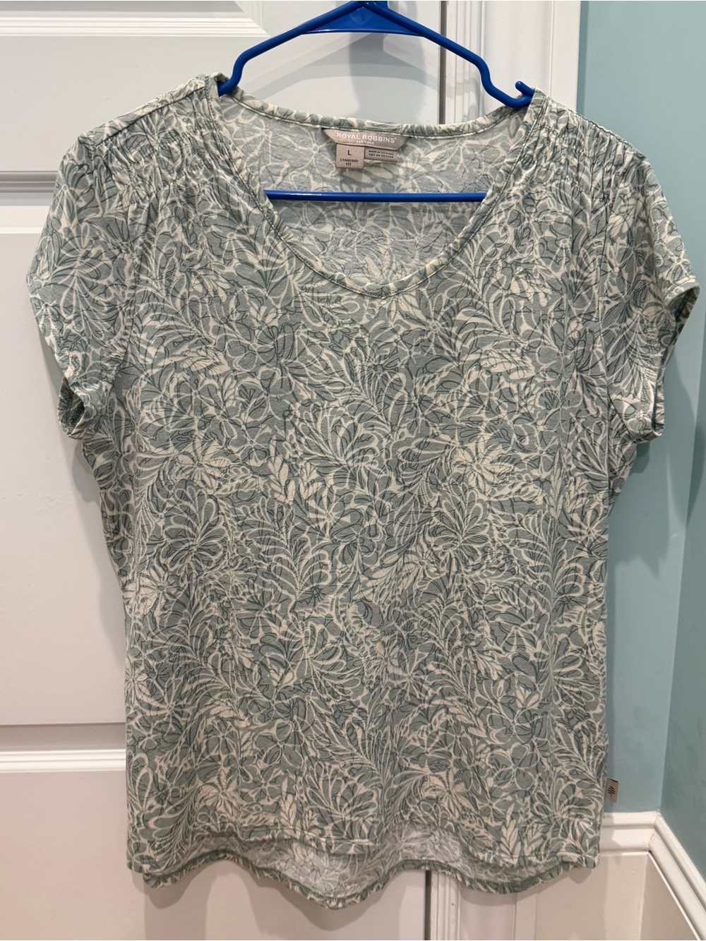 Royal Robbins Sage Green Floral Scoop-Neck Short Sleeve Top Size L